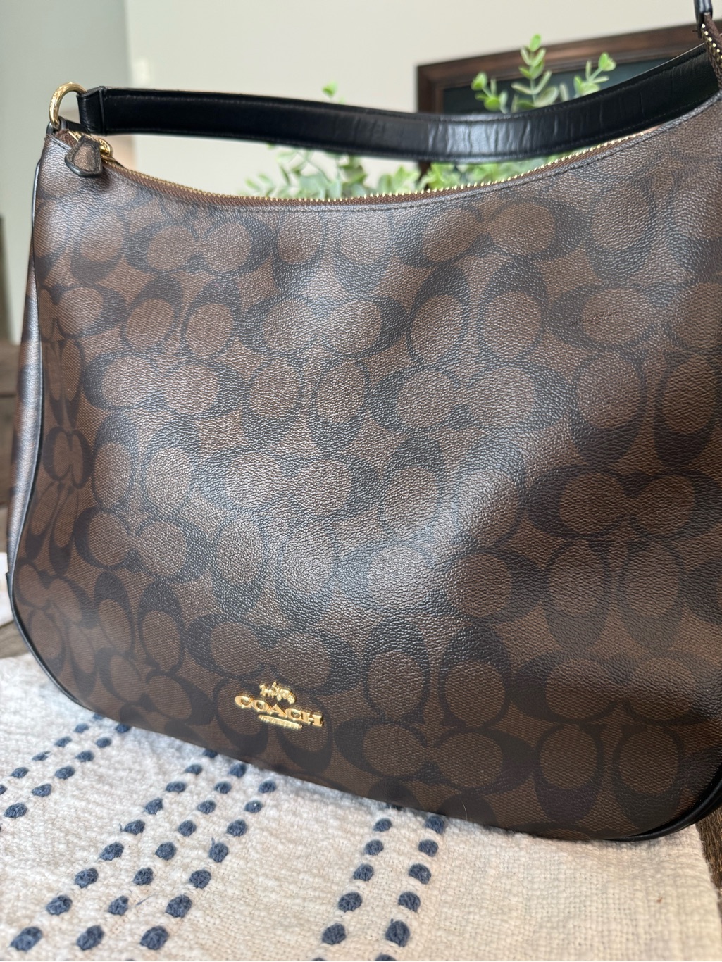 Authentic Coach Brown Signature Hobo Shoulder Bag With Black Strap